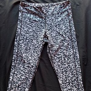 Under Armour Camo Mid Rise Capri Legging